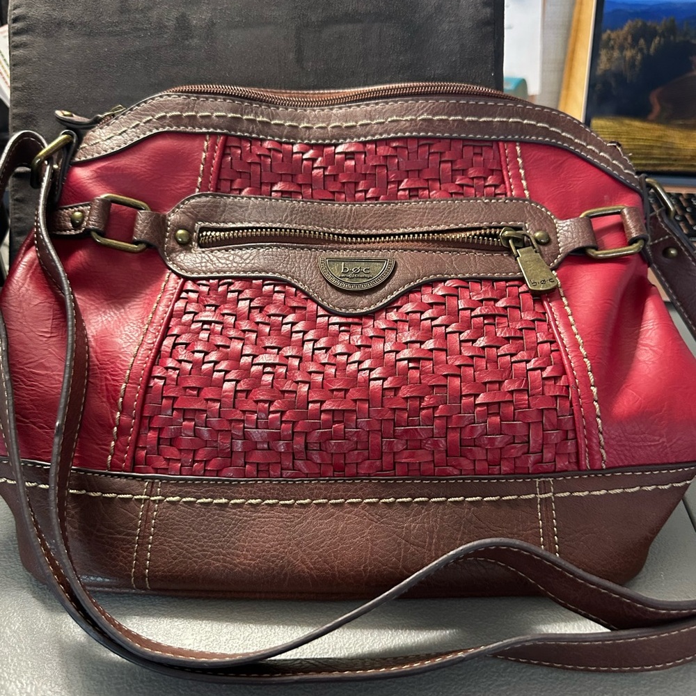 b.o.c. Woven Red and Brown Crossbody Bag - Picture 2 of 9